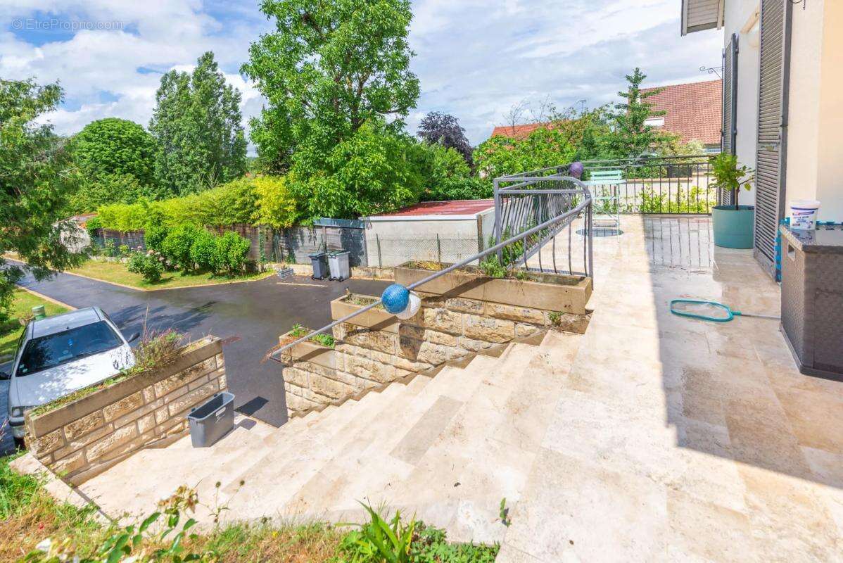 Maison à SAINTRY-SUR-SEINE
