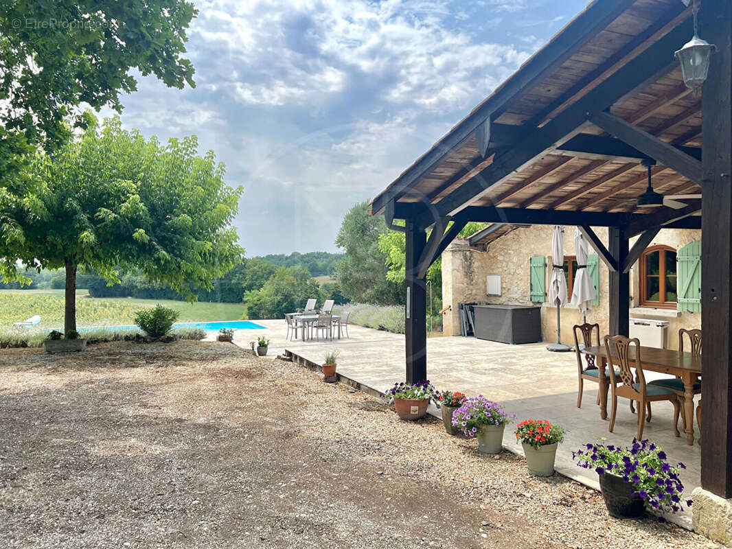 Propriété en pierre offrant une vue imprenable - photo 14