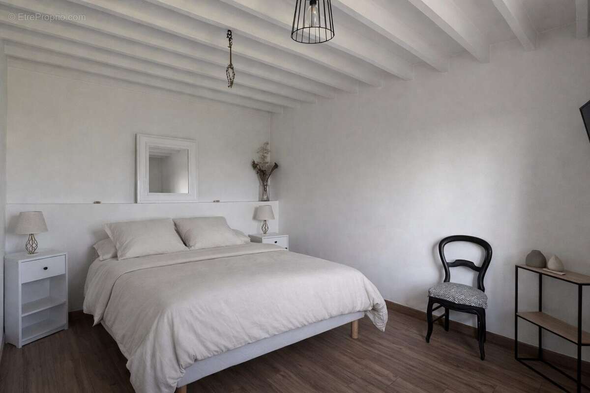 À vendre à Iville proche Le Neubourg  Chambre principale lumineuse - Maison à IVILLE