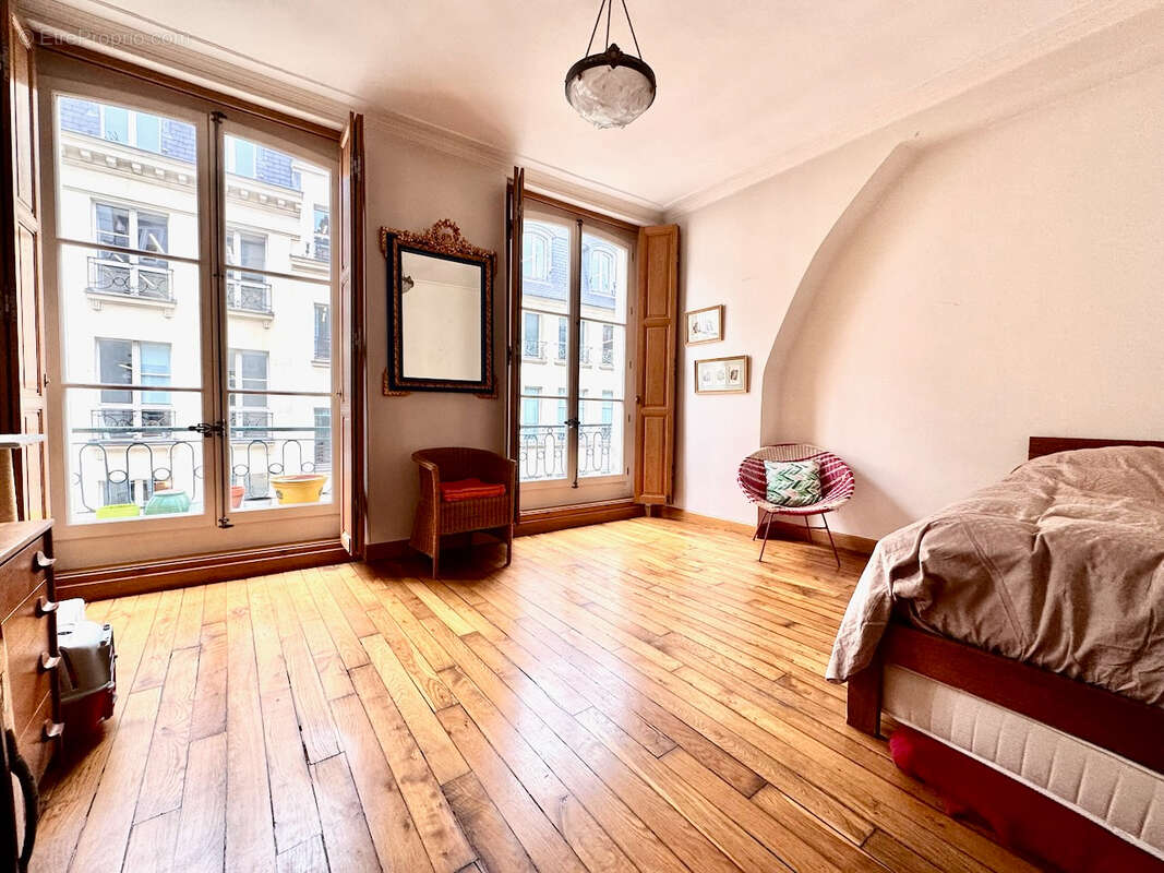 Appartement à PARIS-2E