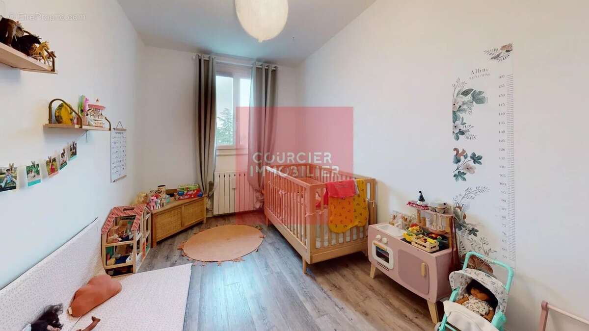 Appartement à LE MESNIL-SAINT-DENIS