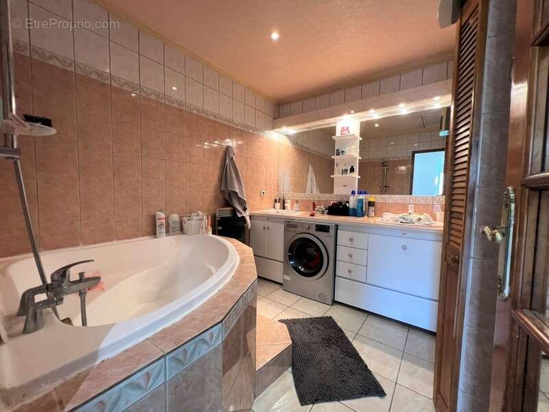 Appartement à COMBS-LA-VILLE