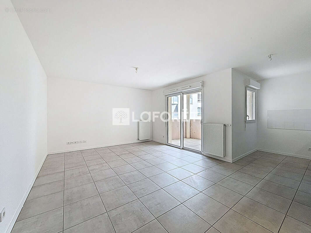 Appartement à MEYZIEU