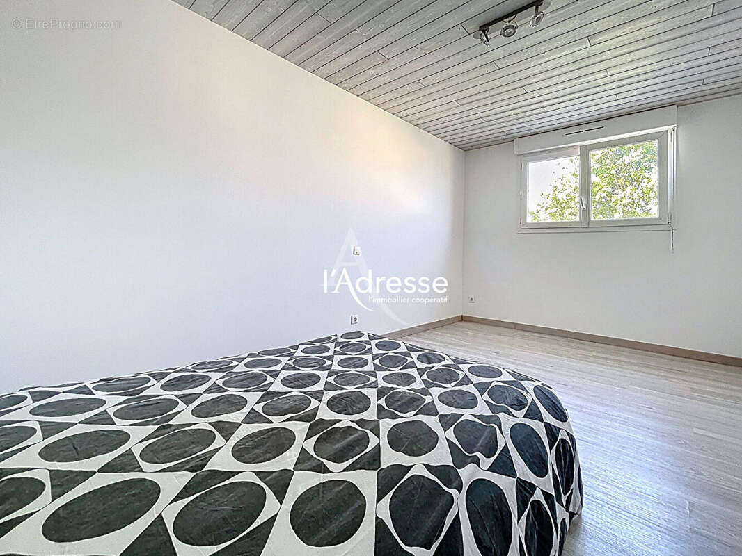 l'Adresse Immobilier - La Salvetat Saint Gilles - Maison T4  de 127 m2 sur un terrain piscinable de 1566m² avec garage - photo 11