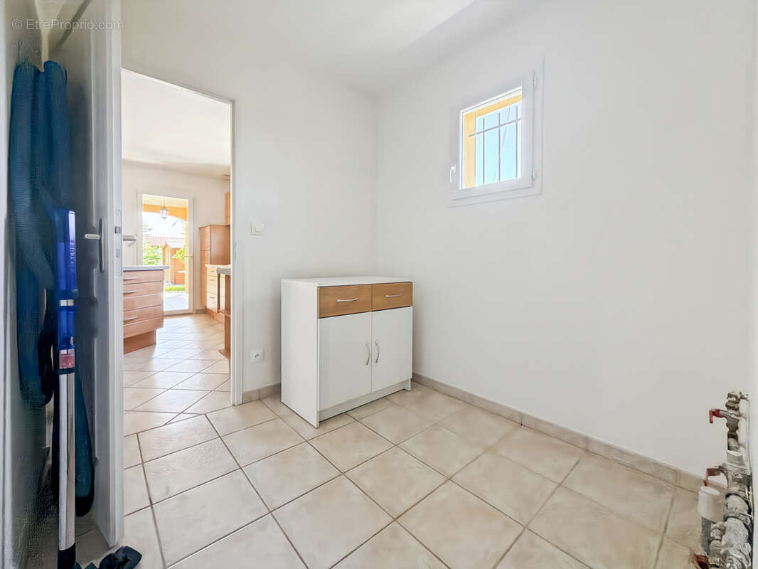 Maison de plain-pied avec grand terrain arboré dans un secteur recherché de Saint-Bernard - photo 12