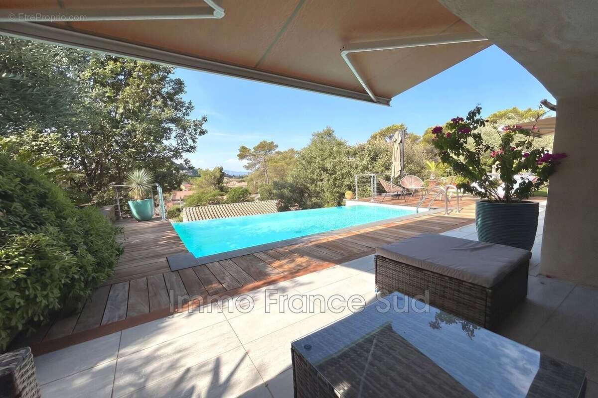 Maison 100 m² à Vidauban  - photo 2