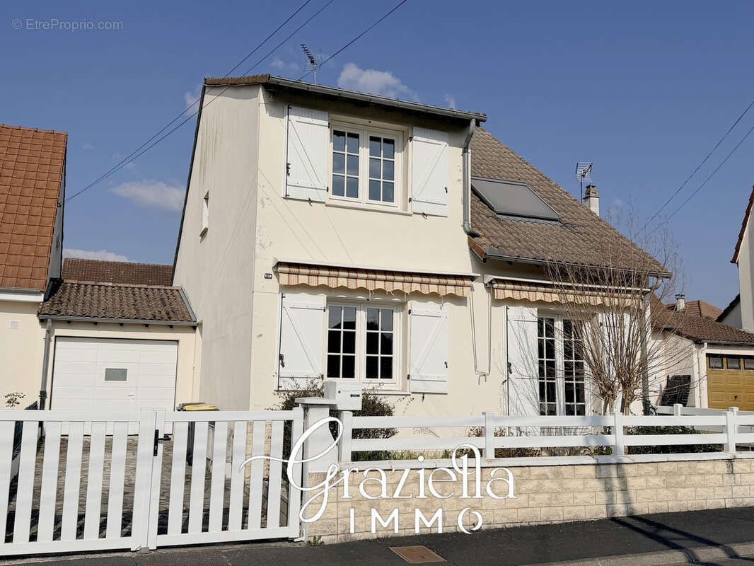 Maison à DAMPNIAT
