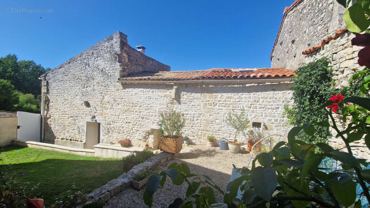 Maison à SAINT-GELAIS