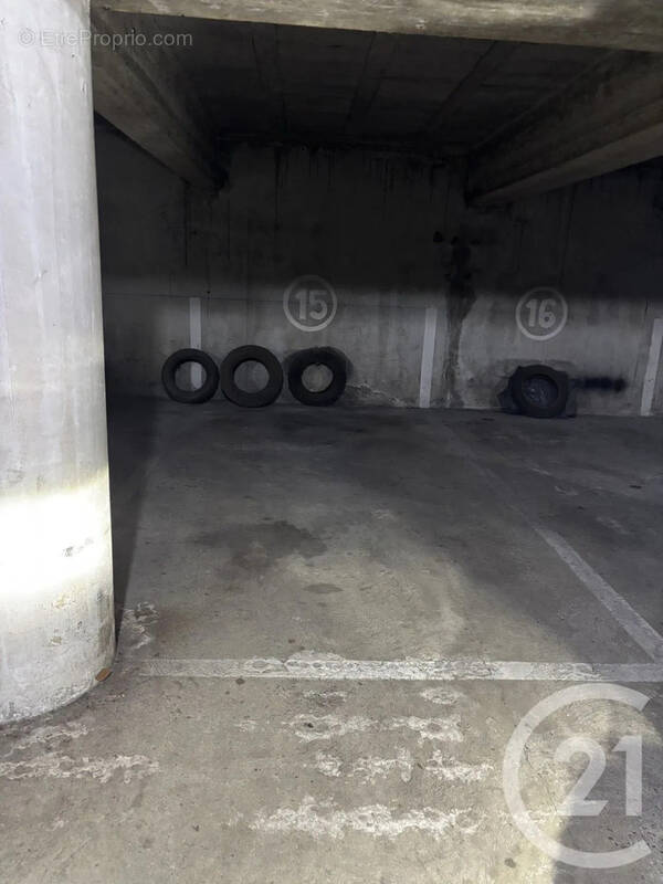 Parking à SAINT-QUENTIN