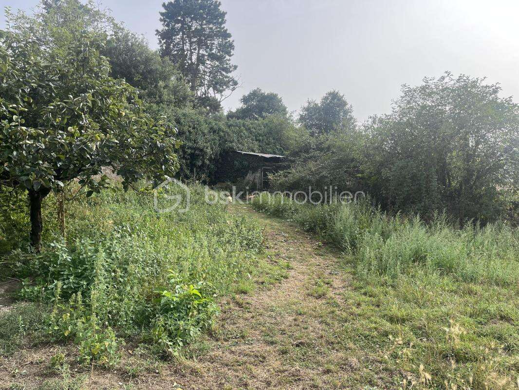 Terrain de 7084 m2 dont 600m2 constructible avec un plan d'eau - photo 5