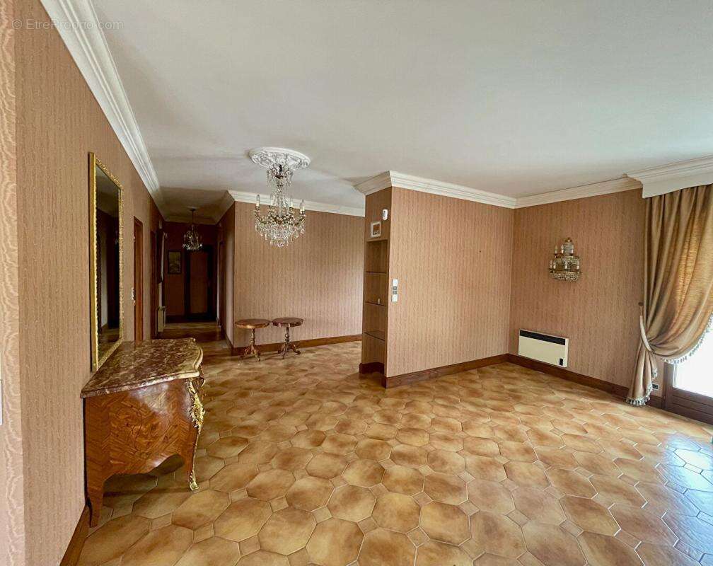 Maison à LA TOUR-BLANCHE