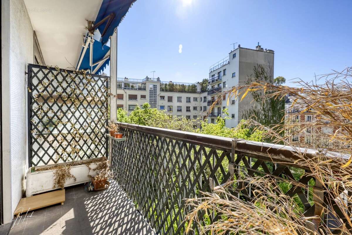 Appartement à PARIS-16E