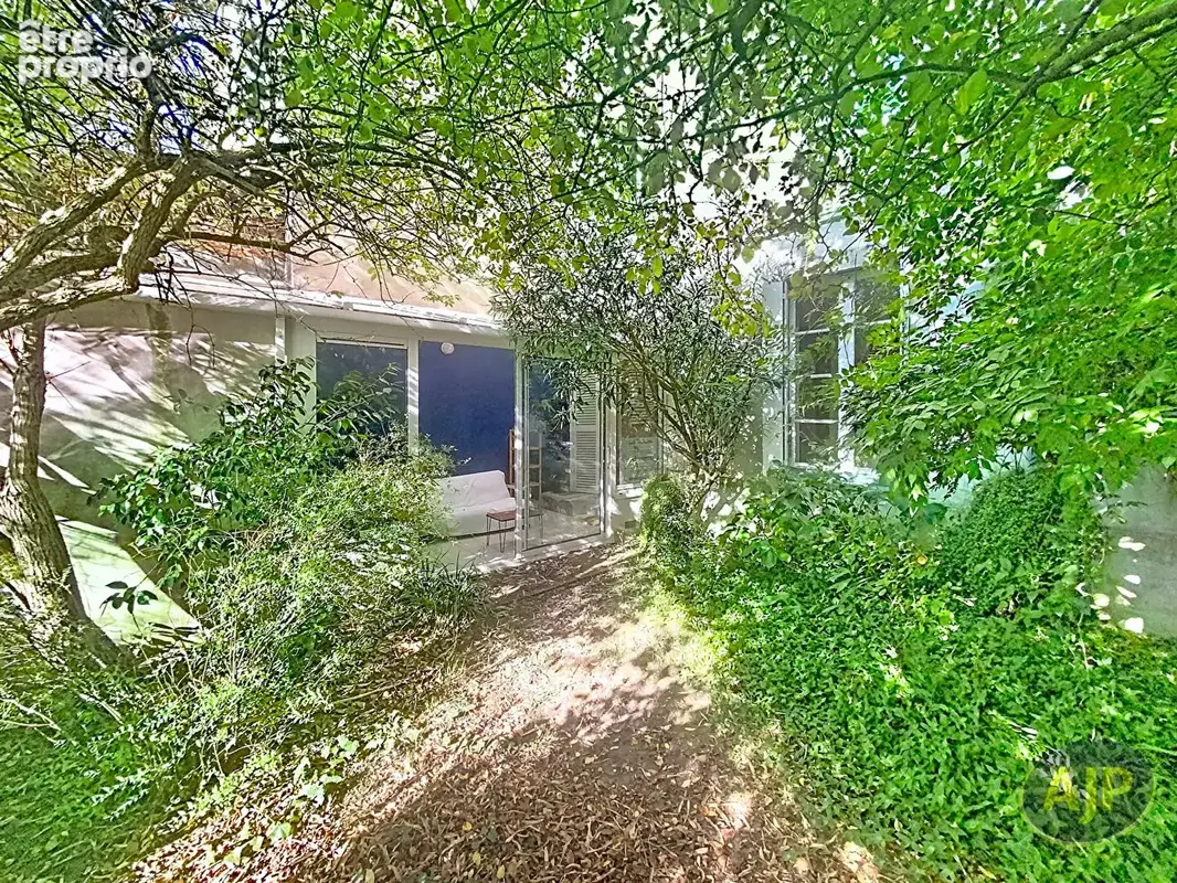 Rareté Dobrée/Sanitat : Esprit petite maison en Hyper Centre - photo 3