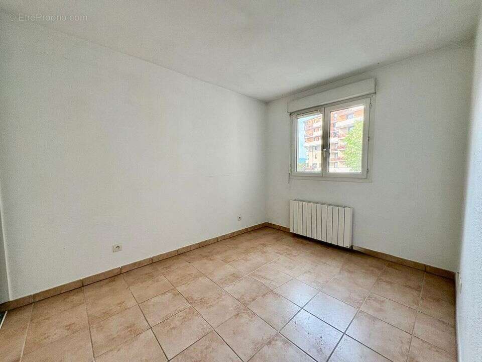 CHAMBRE 1 - Appartement à ANNEMASSE