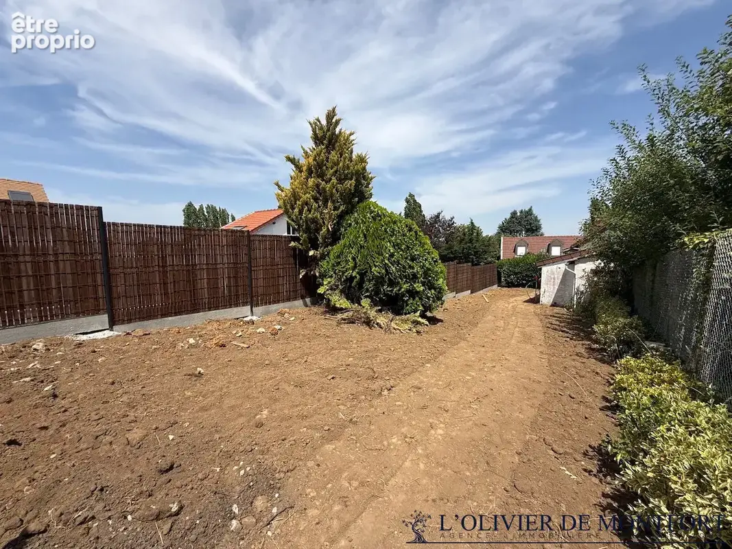Terrain constructible de 246 m² - photo 2