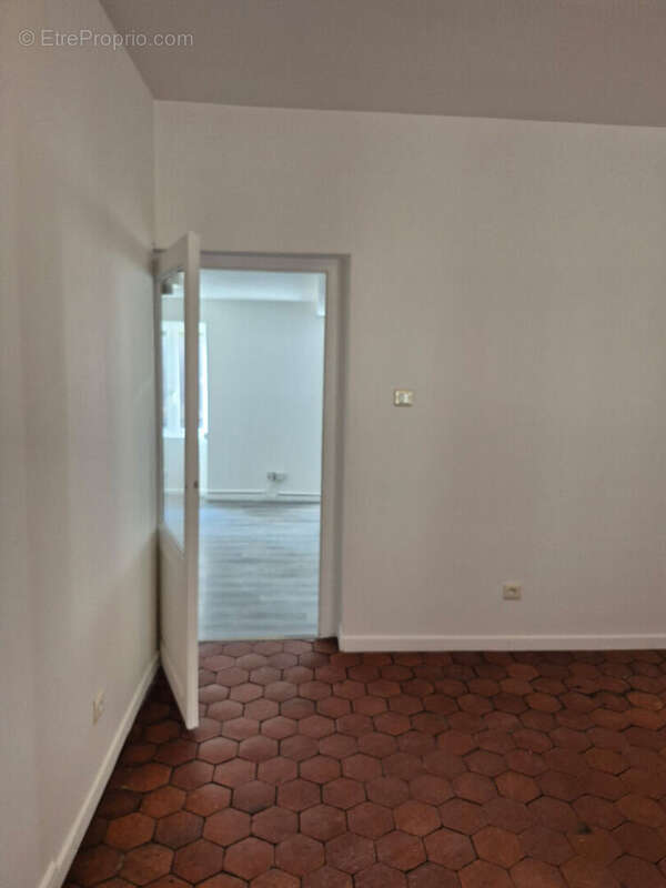 Appartement 70 m² à Saint-Gilles  - photo 4