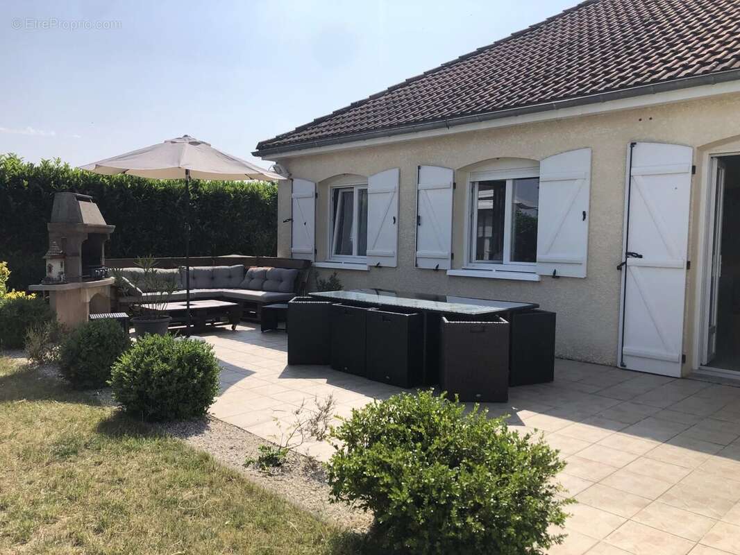 Maison à LA CHAPELLE-SUR-OREUSE