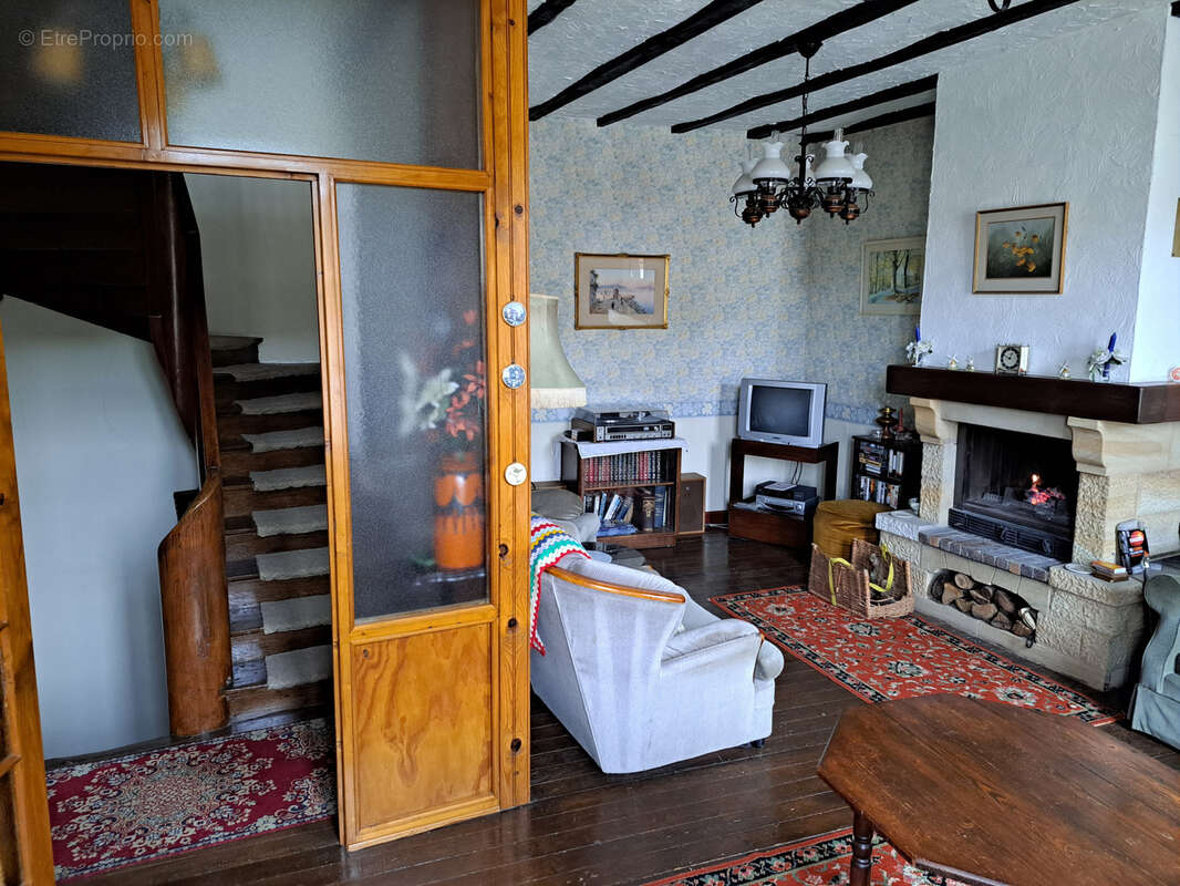 Grande maison familiale avec jardin, garage et dépendances - photo 22