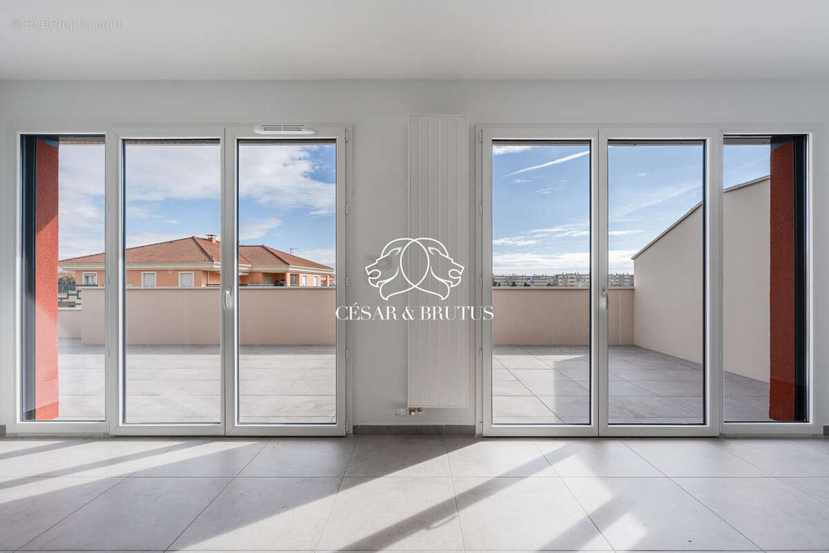 Appartement à MEYZIEU