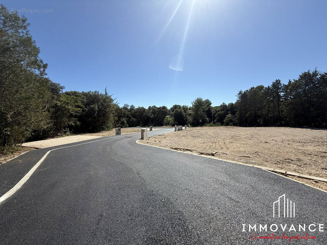 Terrain à SAINT-BAUZILLE-DE-MONTMEL