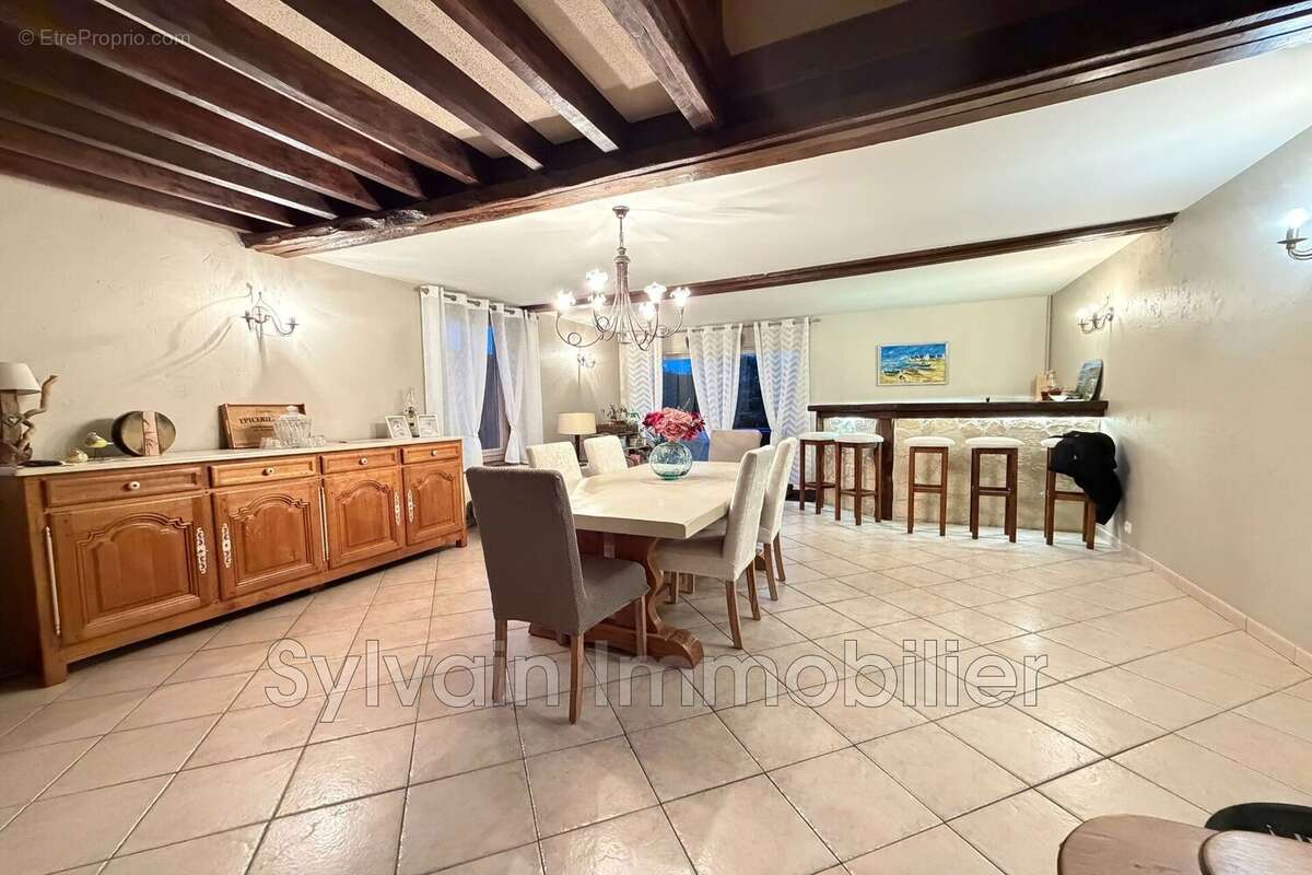 Maison à SAINT-OMER-EN-CHAUSSEE