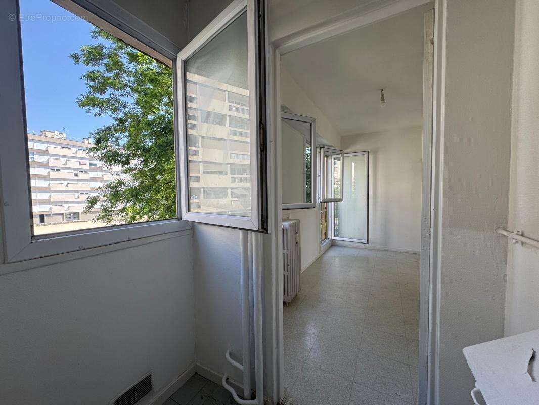 Appartement t4 au 1er étage avec ascenseur - photo 4