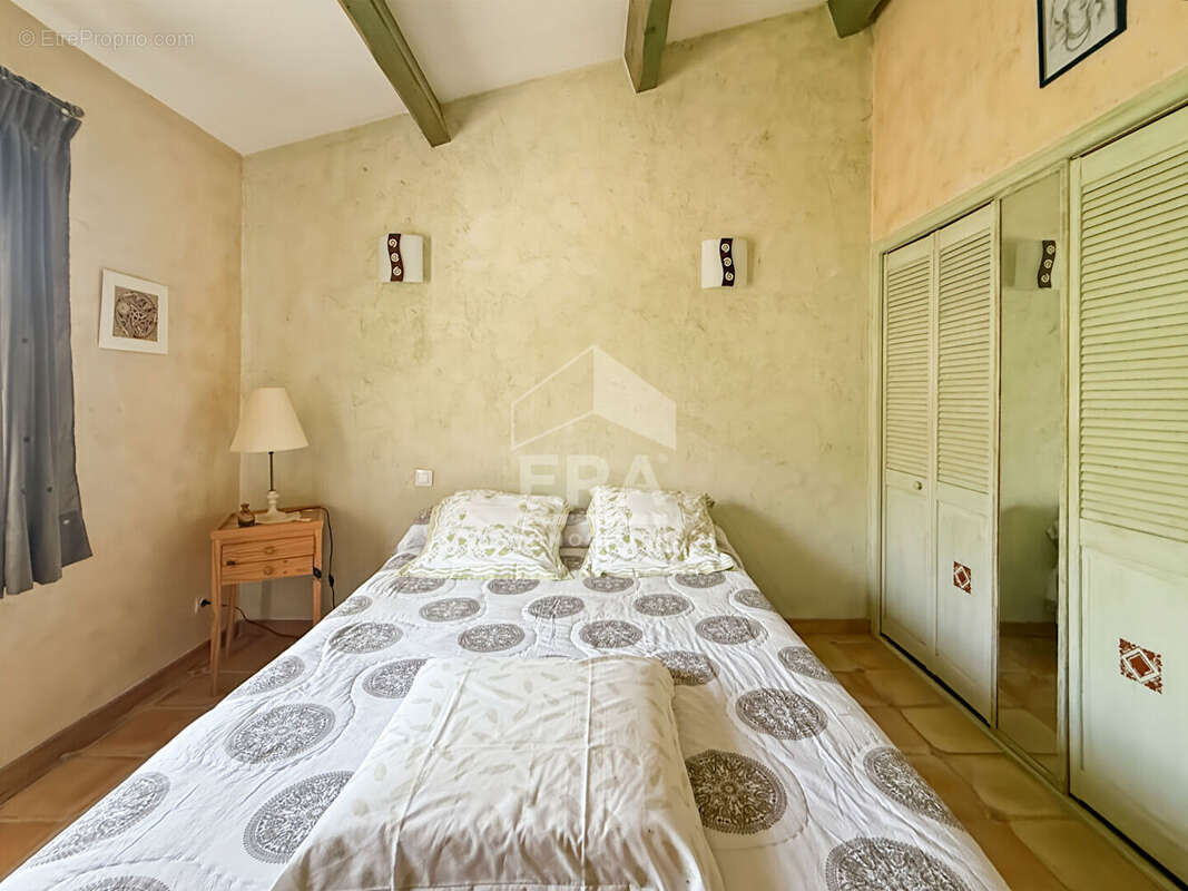 Maison à SIMIANE-COLLONGUE
