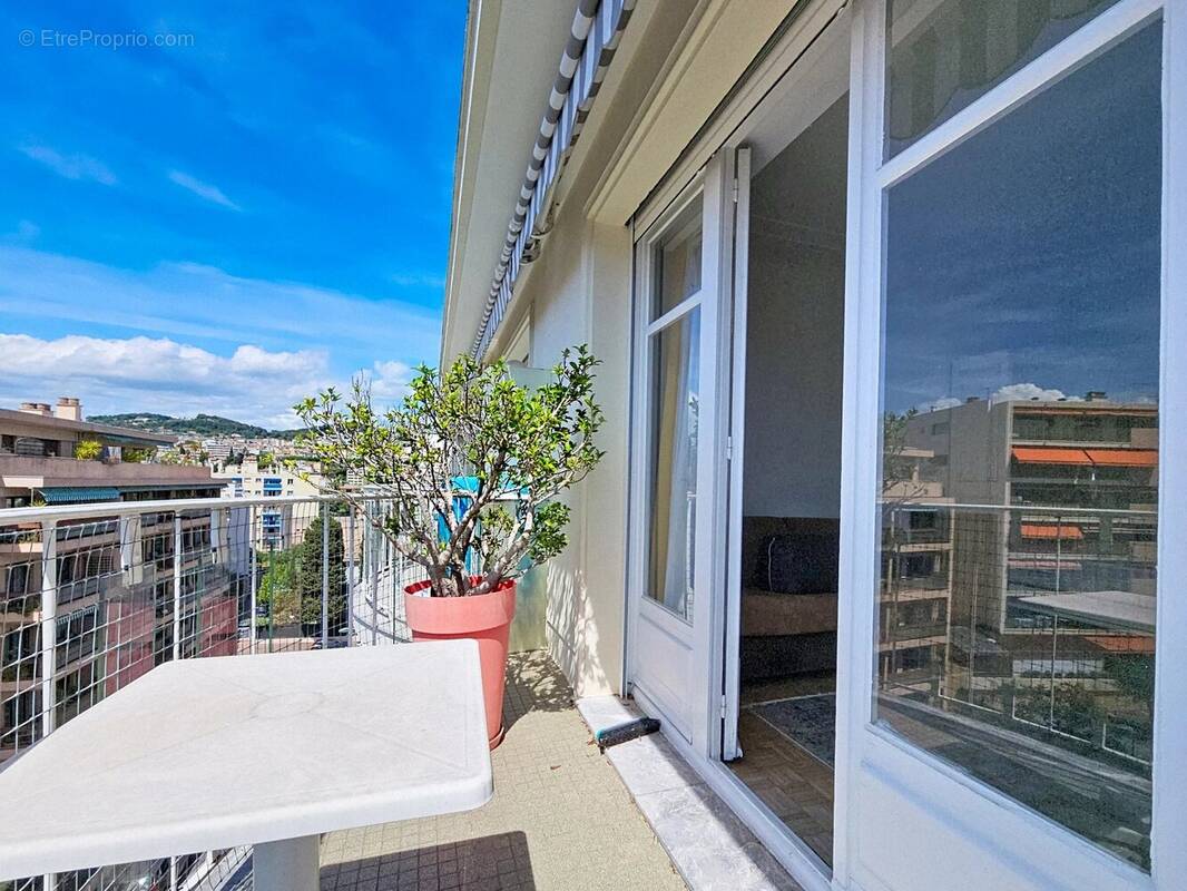 Appartement à LE CANNET