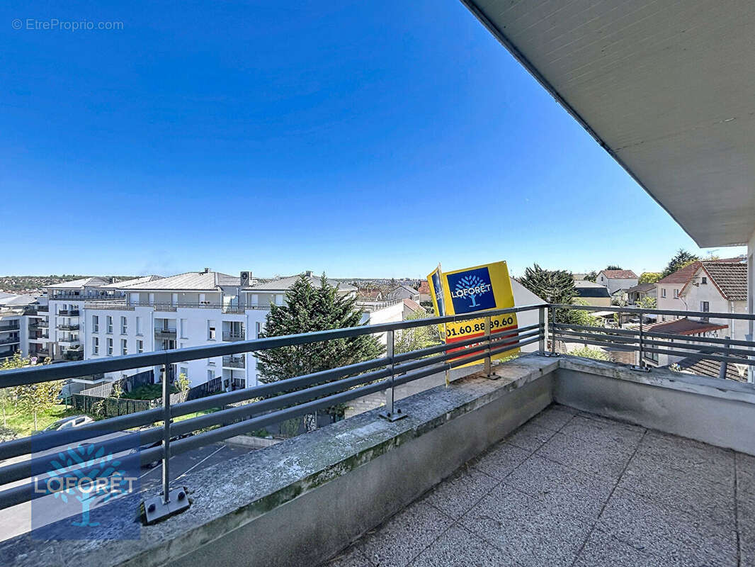 Appartement à CORBEIL-ESSONNES