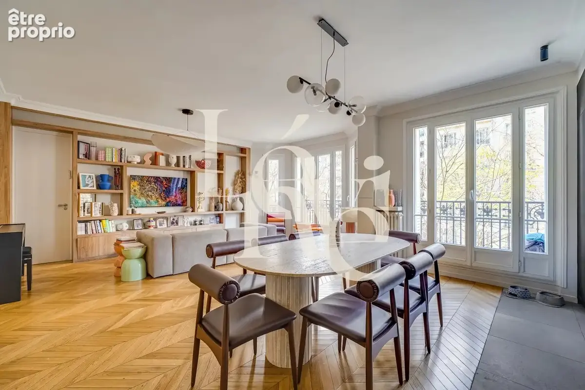 Appartement à PARIS-16E