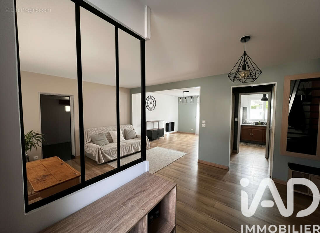 Photo 2 - Maison à JUILLY