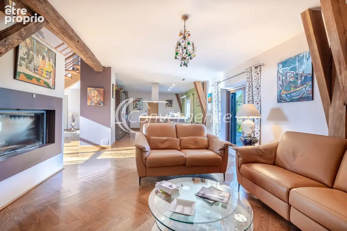 Grange rénovée de 204 m2 et gîte T3 indépendant de 72 m2 - photo 6
