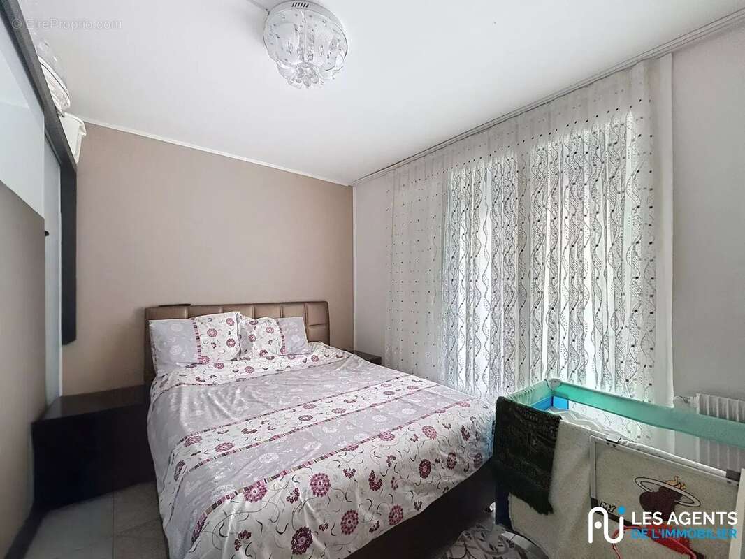 Appartement à SAINT-JEAN-DE-LA-RUELLE