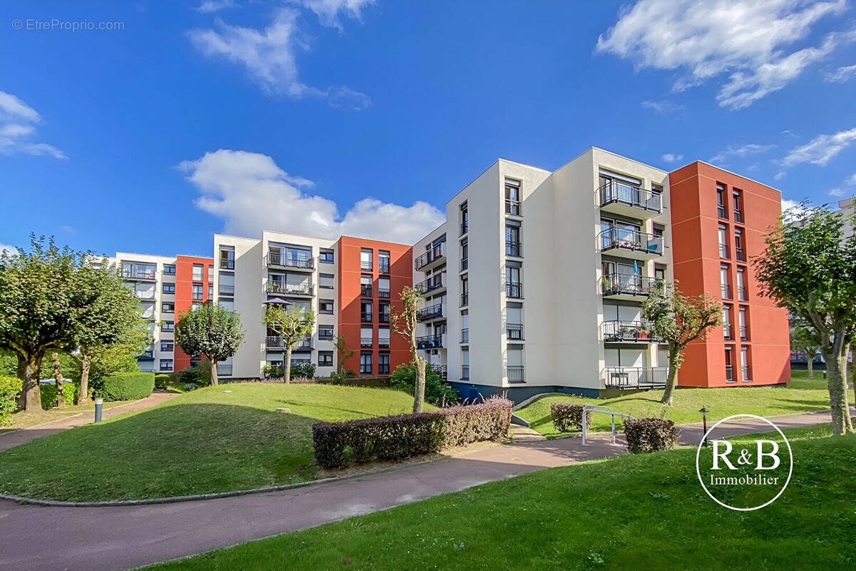 Appartement à LES CLAYES-SOUS-BOIS