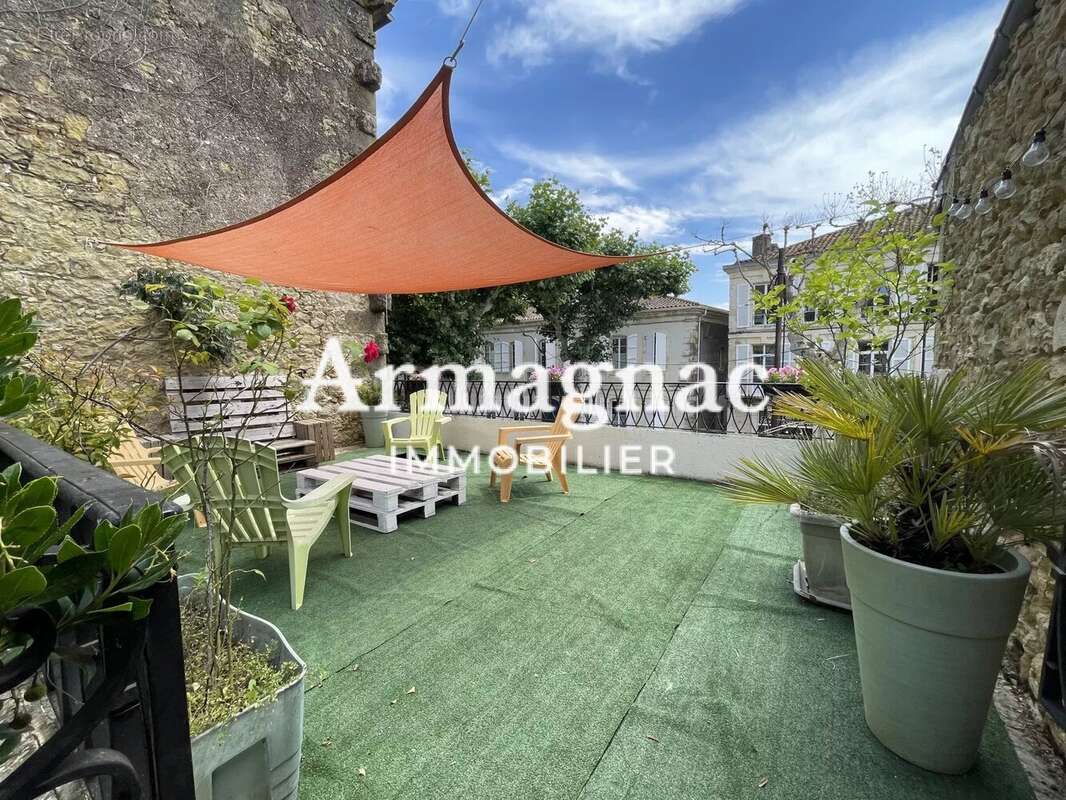 Maison à VIC-FEZENSAC