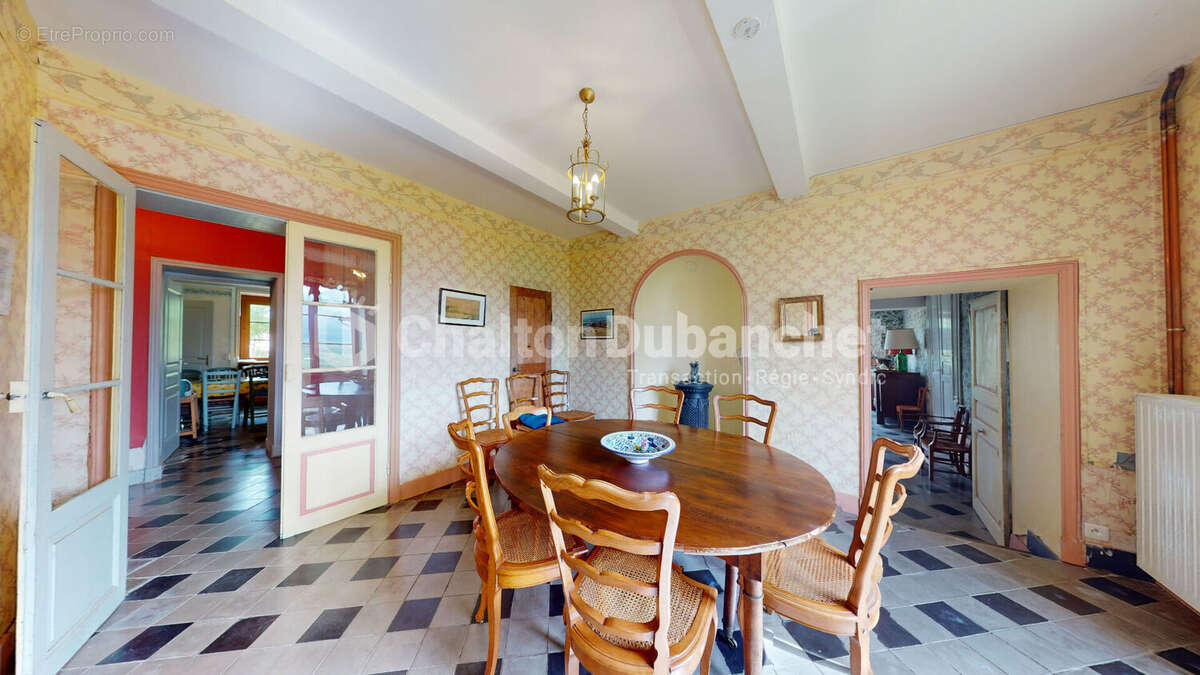 Maison à SAINT-PRIEST-LA-ROCHE