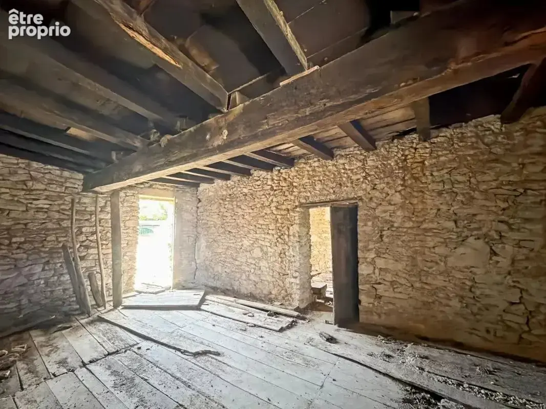  Authentique ancien chais en pierre à rénover – Charme et potentiel au cœur d’un hameau paisible - photo 11