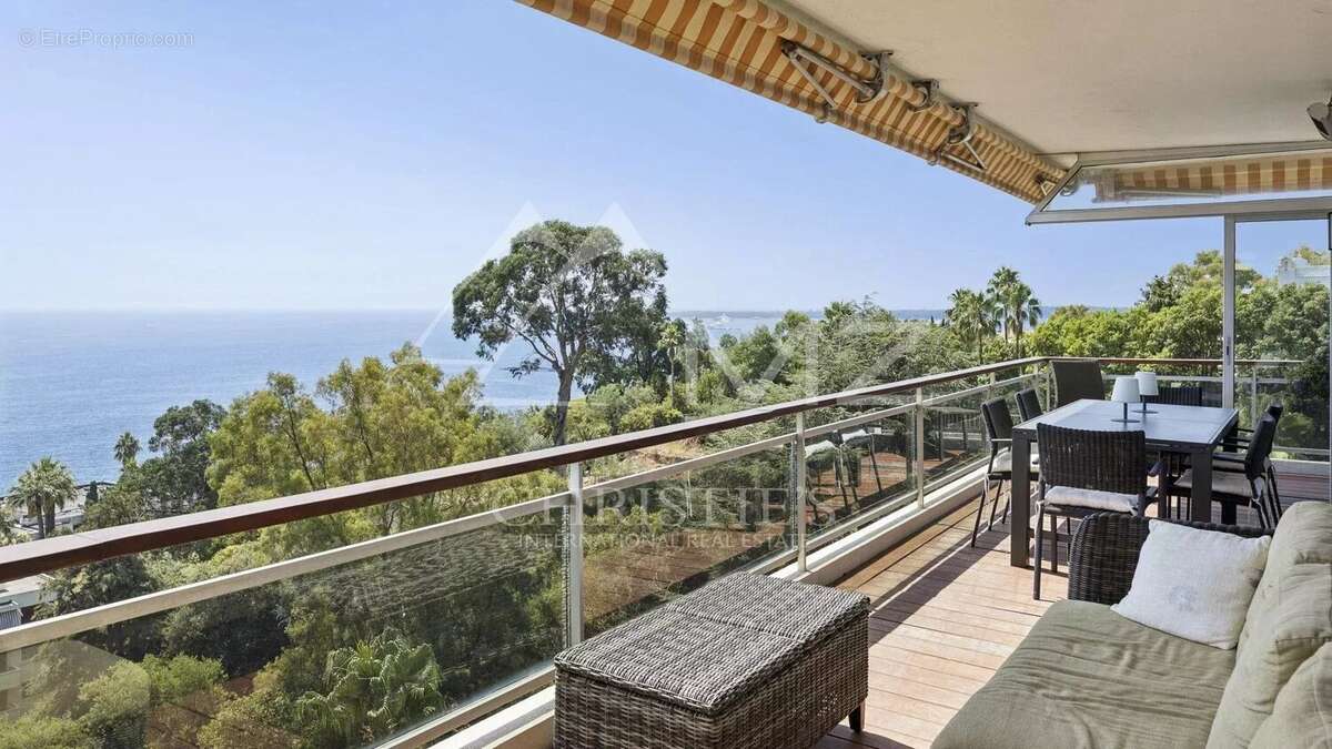 Entre Cannes et Golfe-Juan – Dernier étage avec vue mer panoramique - photo 2