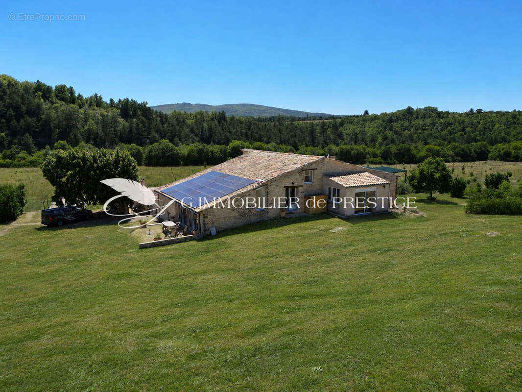 Une ancienne bergerie, trois habitations , 9 hectares de nature - photo 3