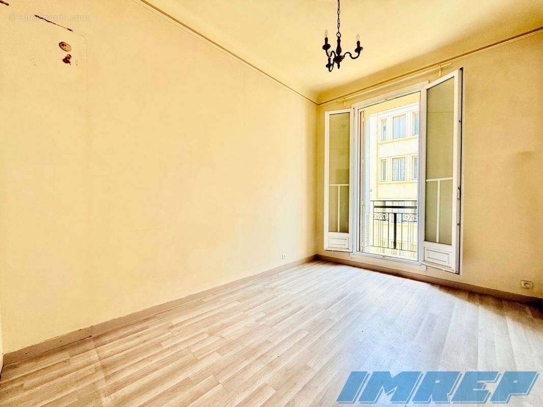 Appartement à MARSEILLE-4E
