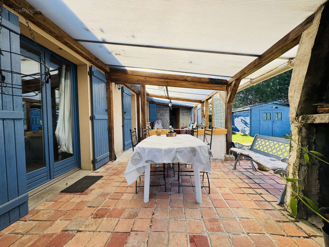 Maison à LES BORDES
