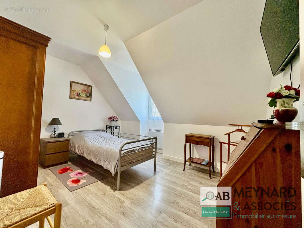 A vendre SAINT-GERMAIN-SUR-MORIN  maison indépendante 155.19 M2 , 5 chambres ,garage double ,terrain 612 M2 - photo 11