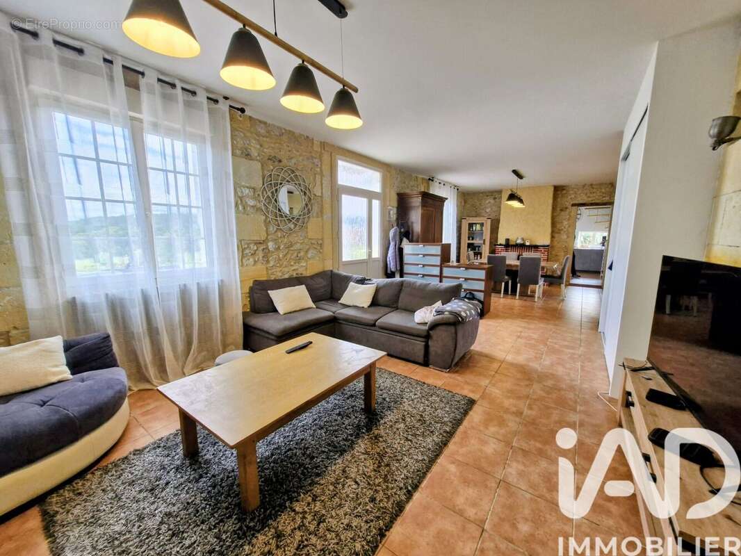 Maison 179 m² à Gageac-Et-Rouillac  - photo 7