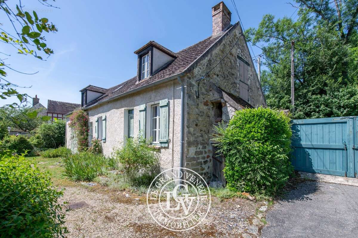Maison à DORMELLES