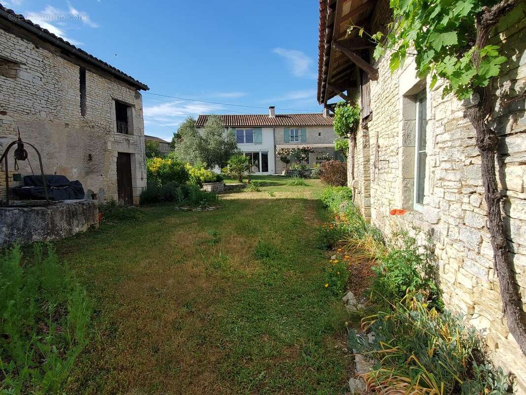 Maison à COULGENS