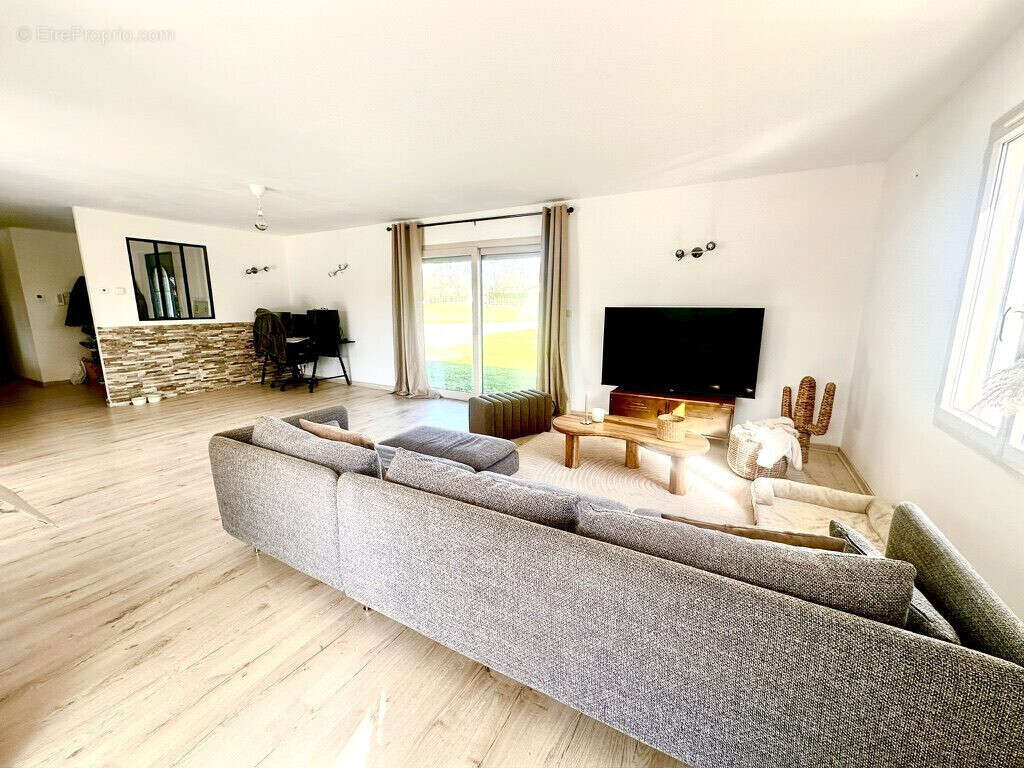Maison 200 m² à Saint-Vincent-De-Paul  - photo 7