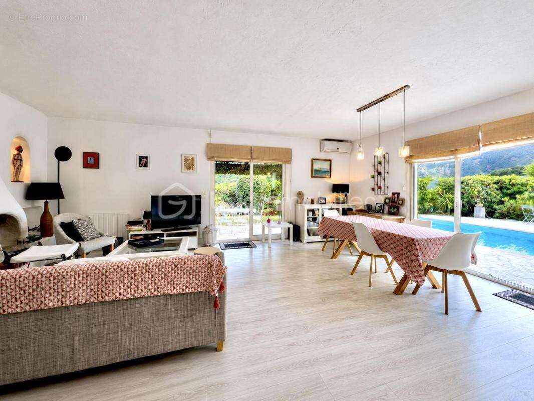 Maison à MANDELIEU-LA-NAPOULE