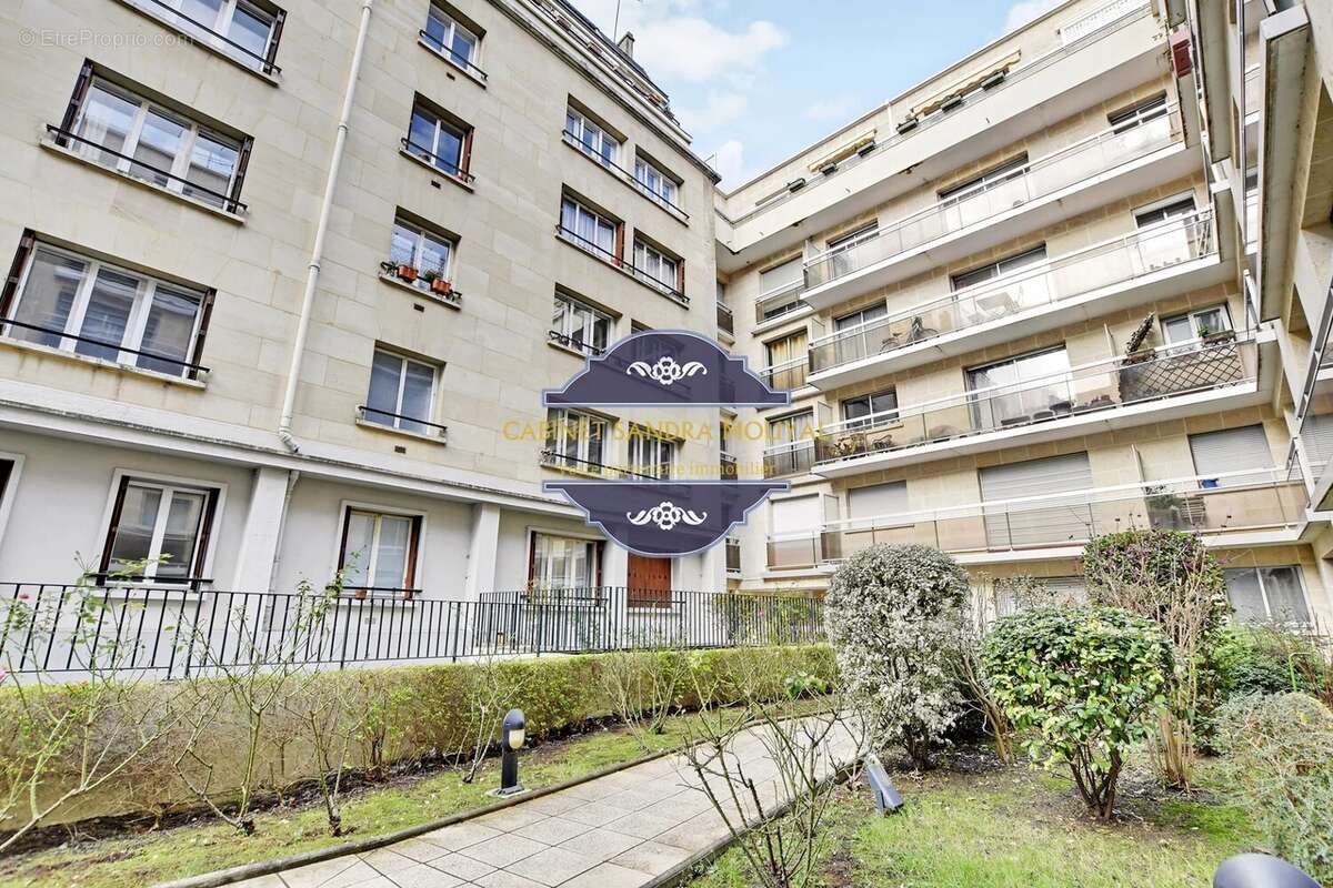 Appartement à PARIS-15E
