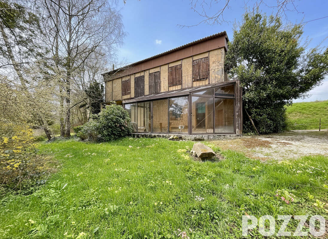 A vendre, maison  en pierres a renover + dependances à sourdeval (50150) - photo 3
