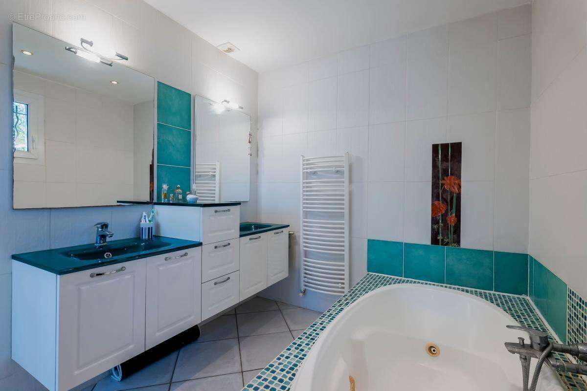Maison à LE CASTELLET